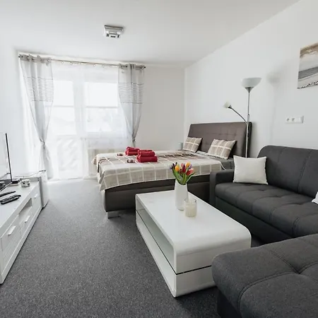 Apartment 15 Mymara Besenova
