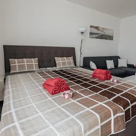 15 Mymara * Bešeňová