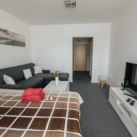 15 Mymara Apartment