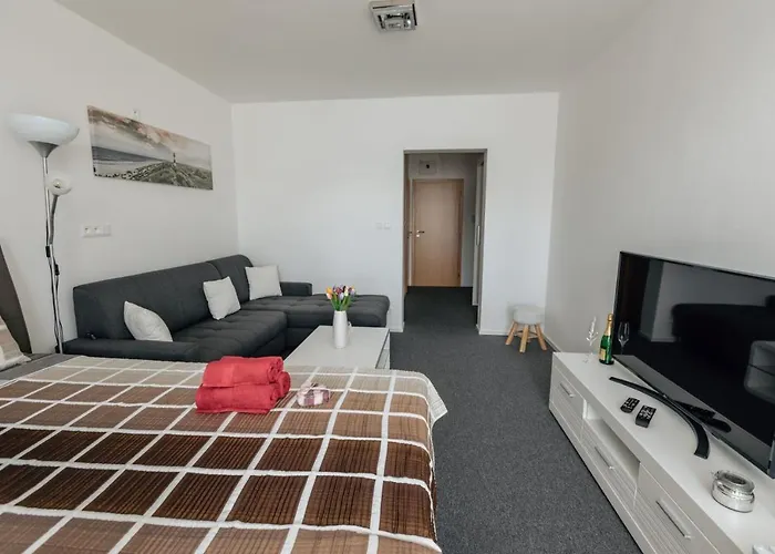 15 Mymara Apartment